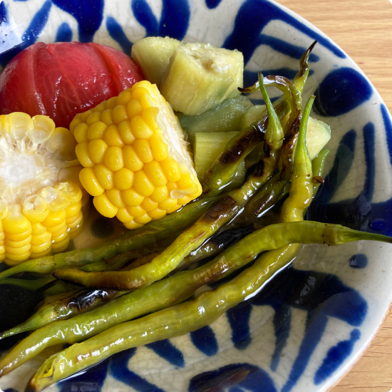 ひもとうがらしと夏野菜の焼きびたし